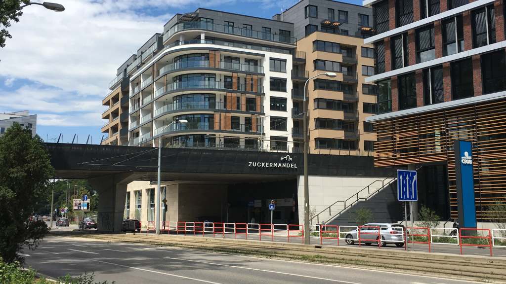 Vstup do garáží_Zuckermandel