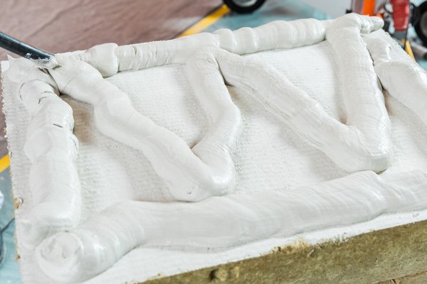 Strojové nanášanie Baumit lepiacej stierky Strojové nanášanie Baumit lepiacej stierky