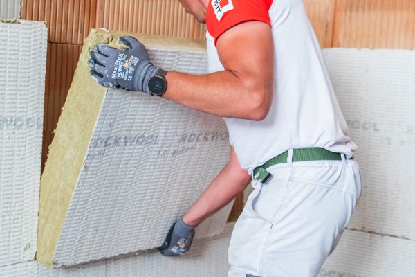 Lepenie izolačných dosiek Lepenie izolačných dosiek