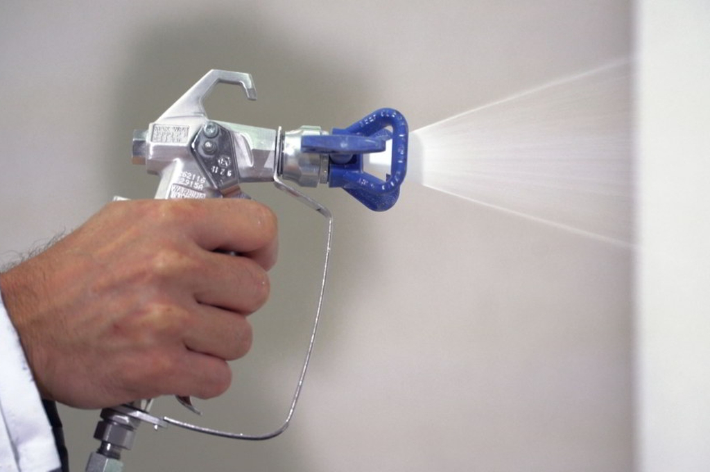 Striekanie fasádnej farby