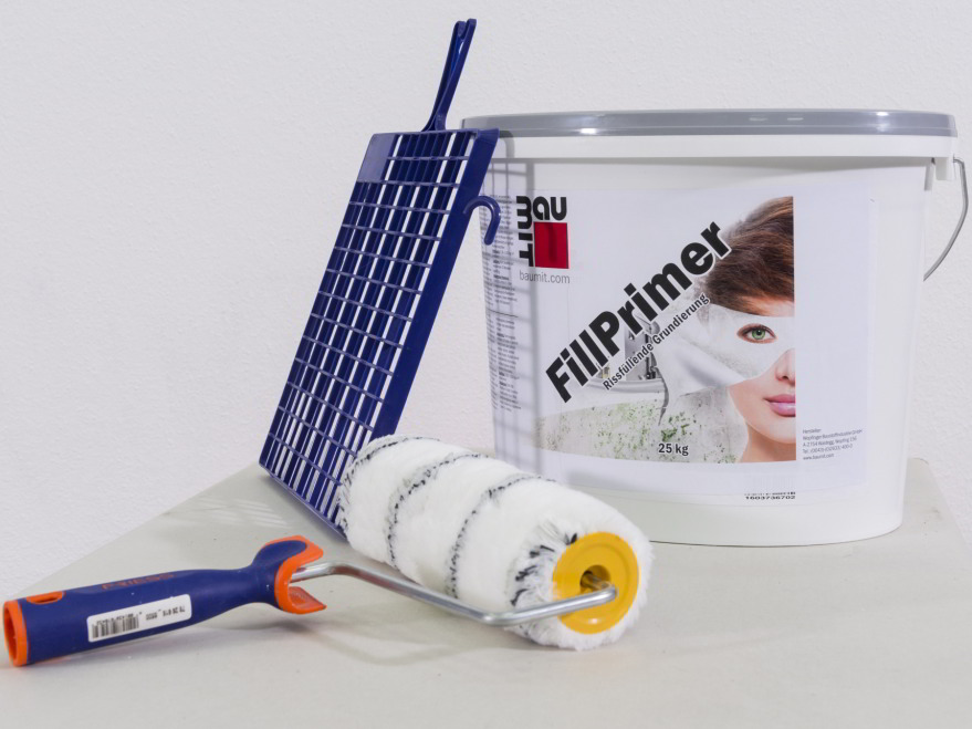 Fasáda s mikrotrhlinkami