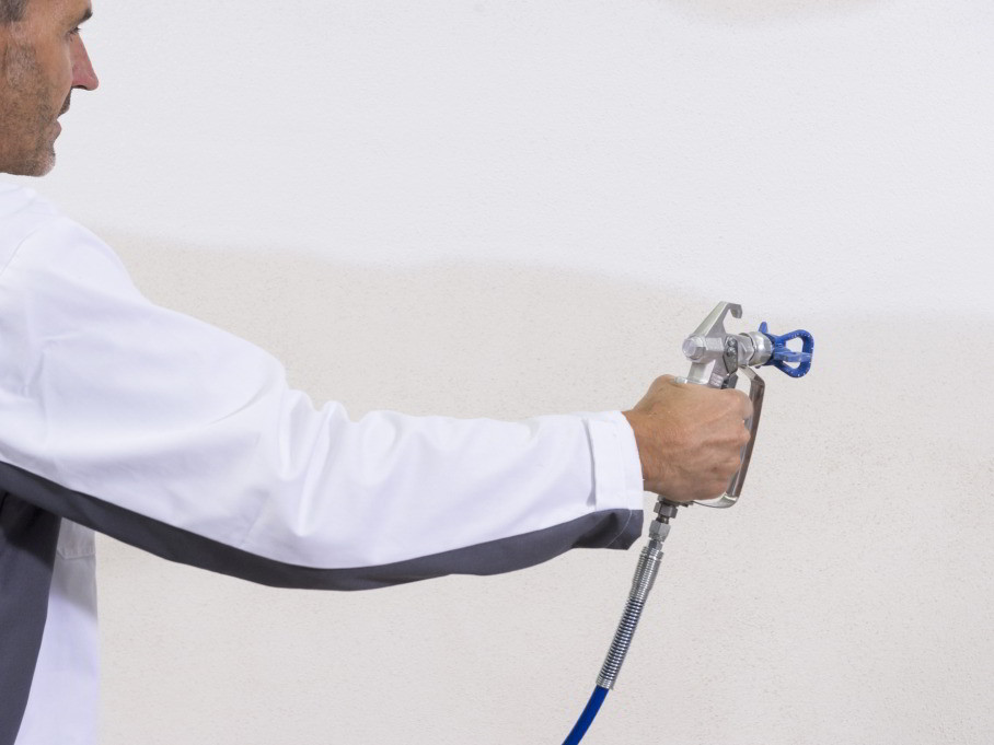 Striekanie fasádnej farby Striekanie fasádnej farby